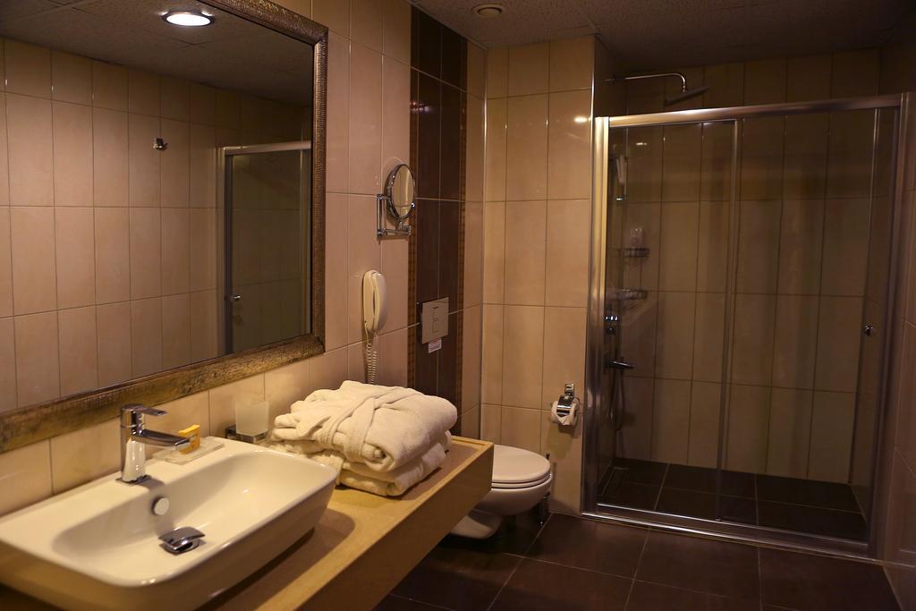 Imperial Park Hotel Izmit Buitenkant foto
