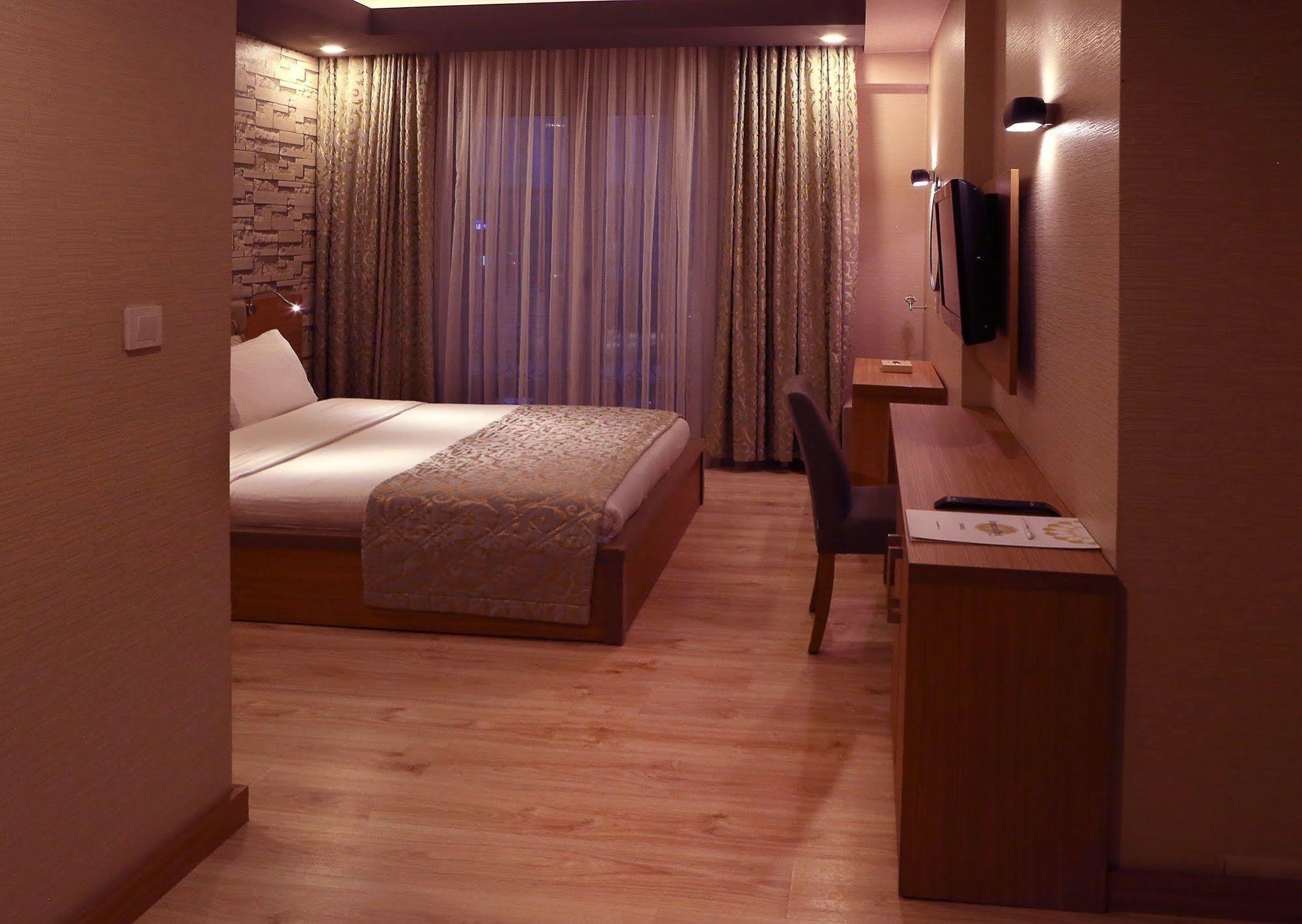 Imperial Park Hotel Izmit Buitenkant foto