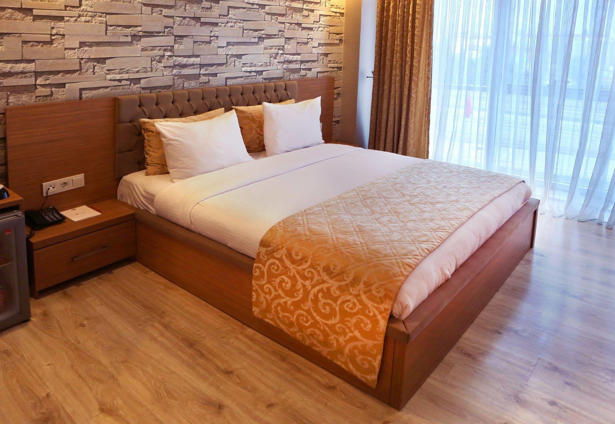 Imperial Park Hotel Izmit Buitenkant foto