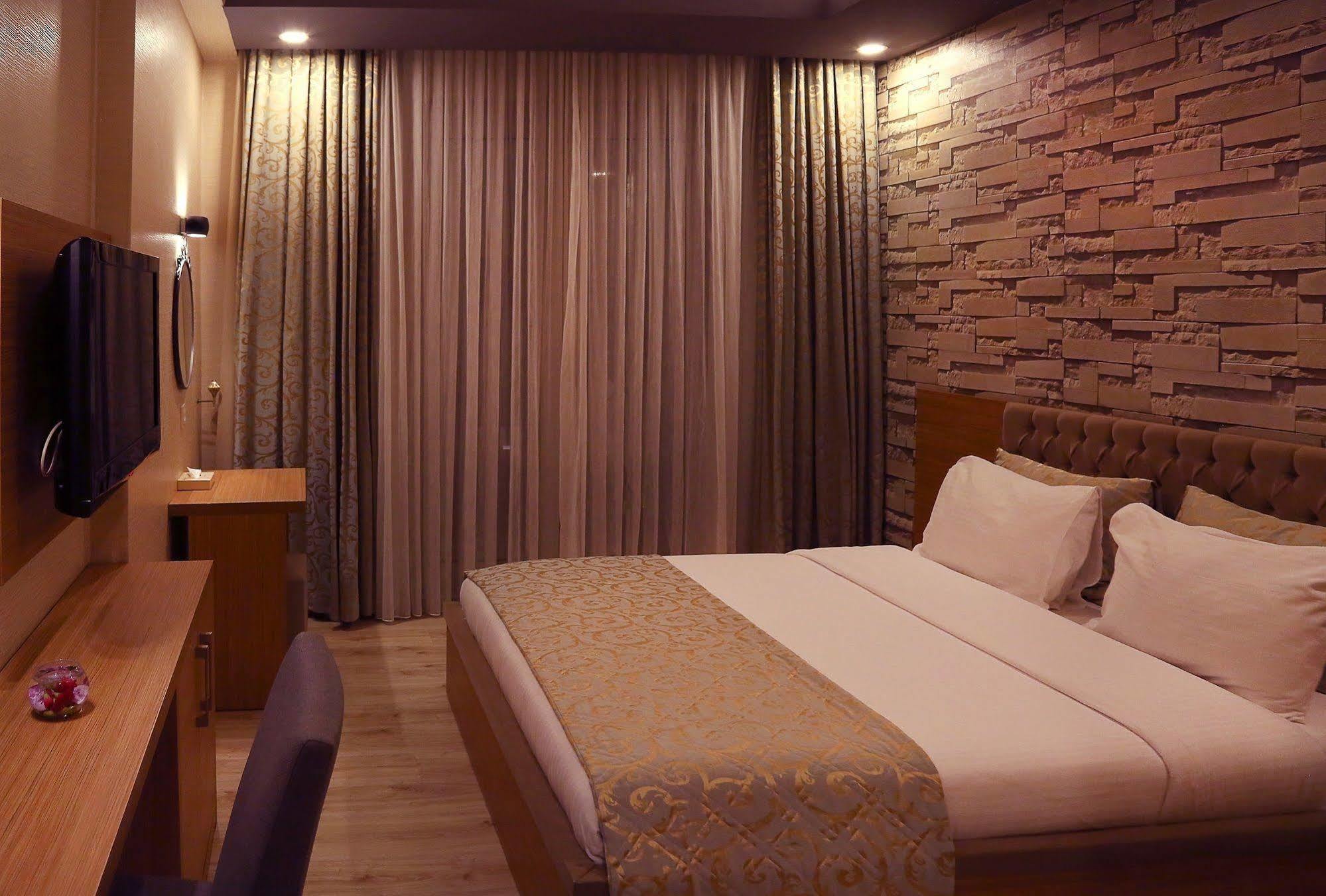 Imperial Park Hotel Izmit Buitenkant foto