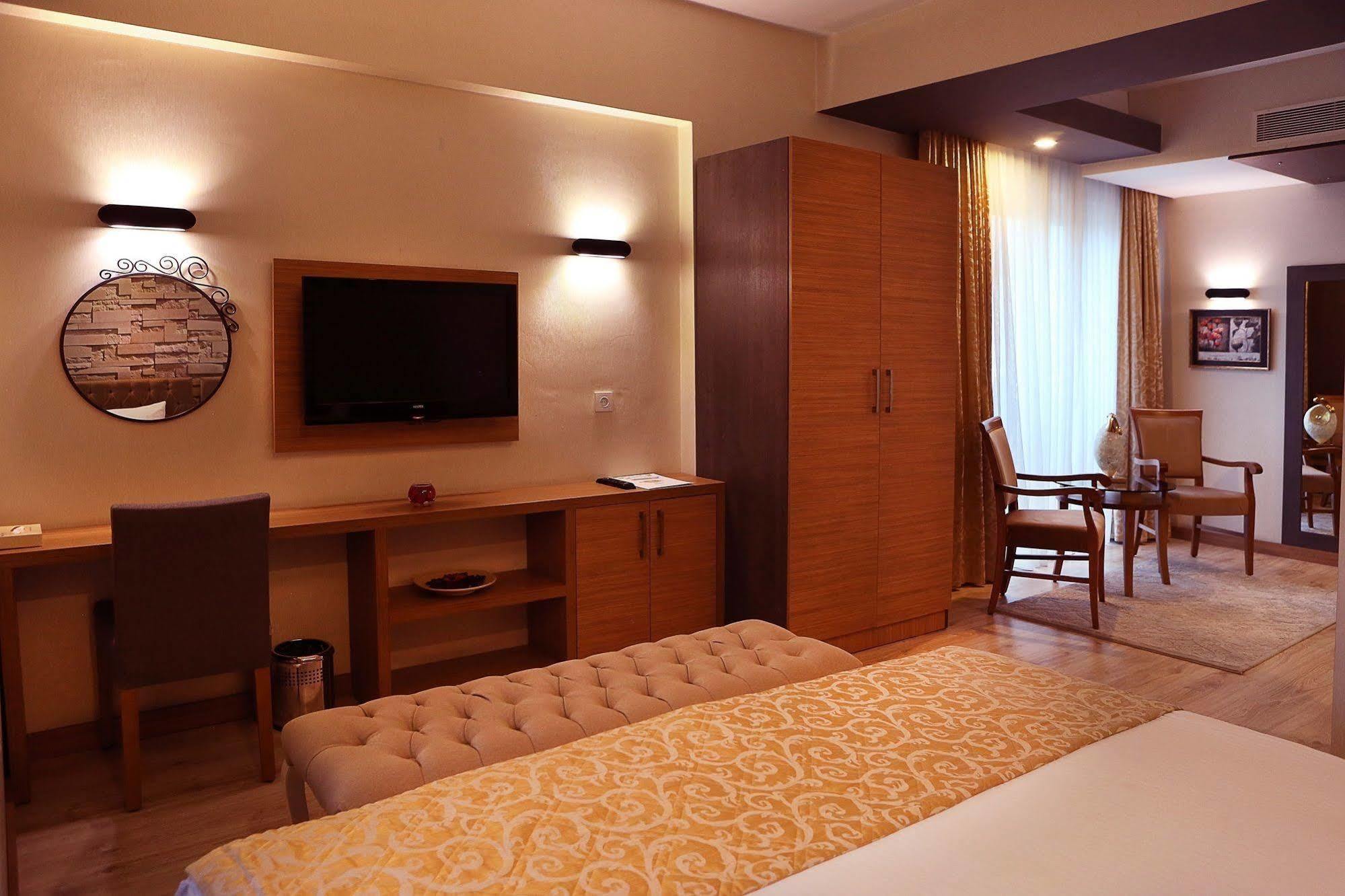 Imperial Park Hotel Izmit Buitenkant foto