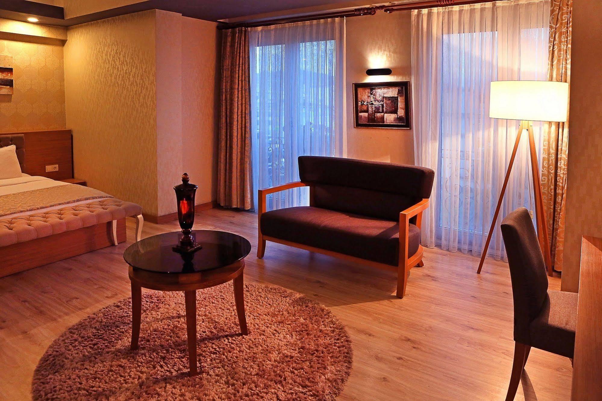 Imperial Park Hotel Izmit Buitenkant foto